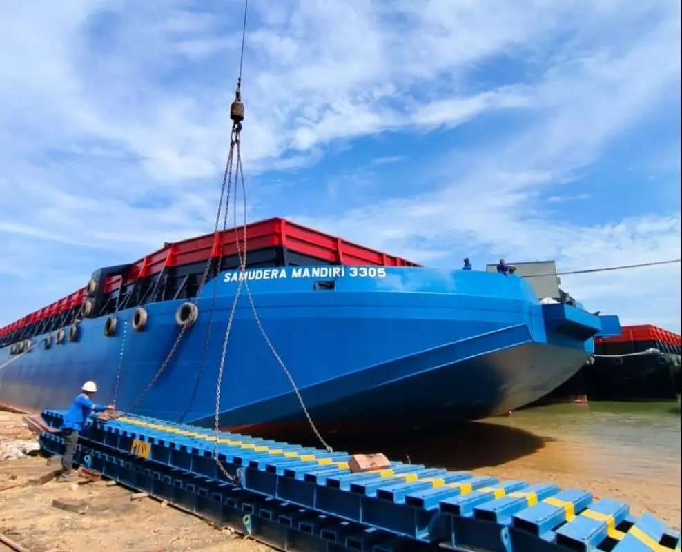 Tug & Barge 330 ft image